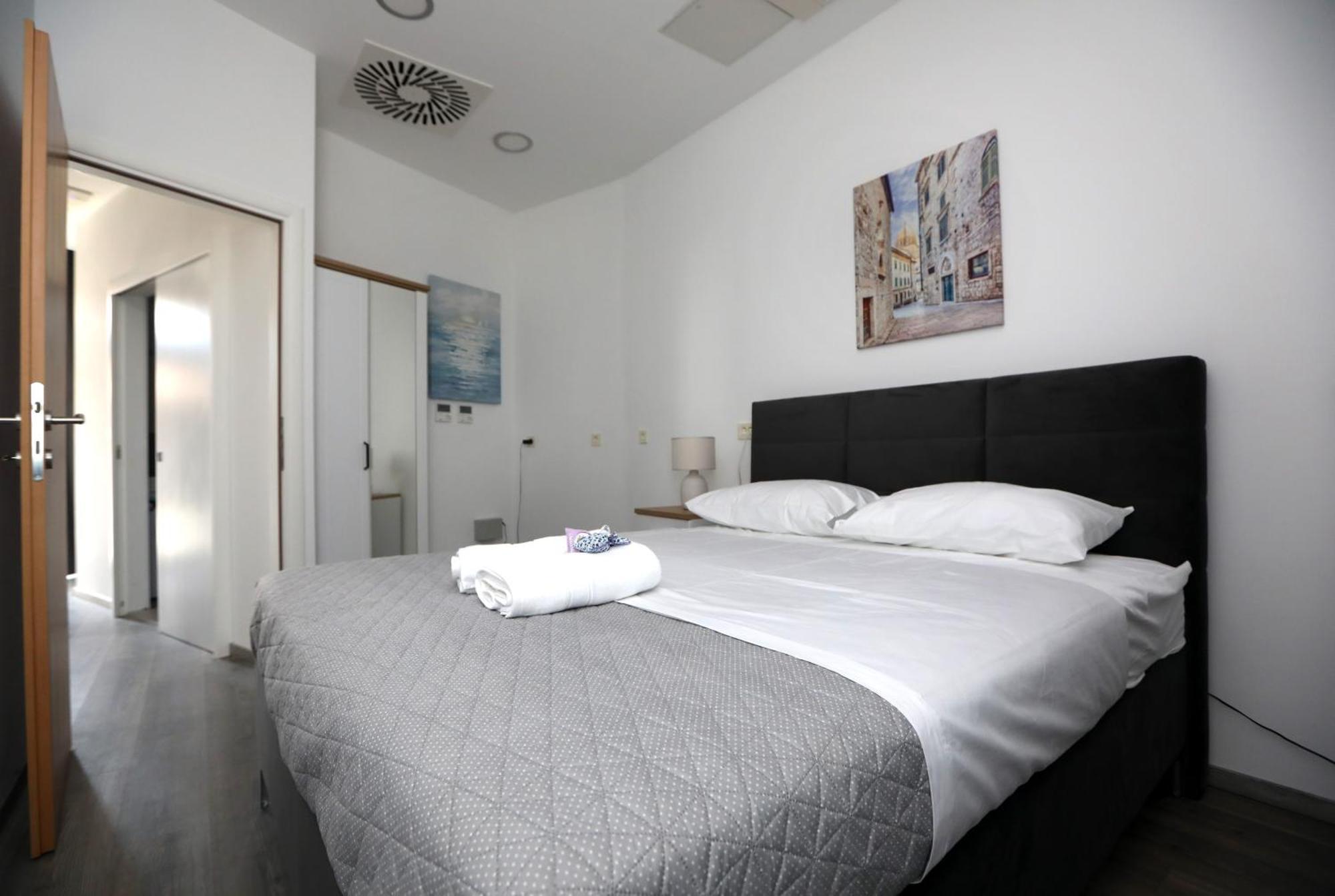 D R Apartments ชิเบนิก ภายนอก รูปภาพ