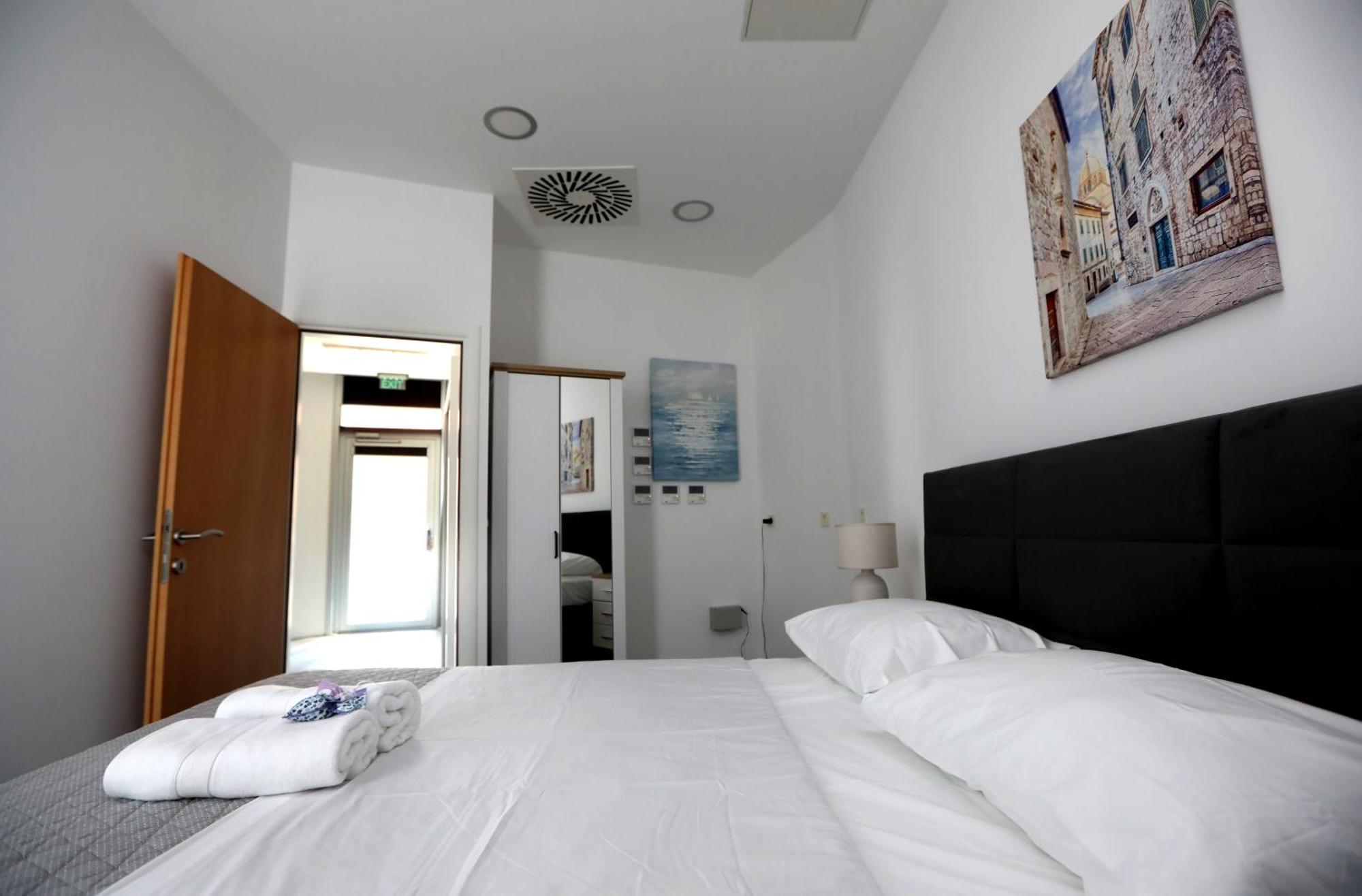 D R Apartments ชิเบนิก ภายนอก รูปภาพ