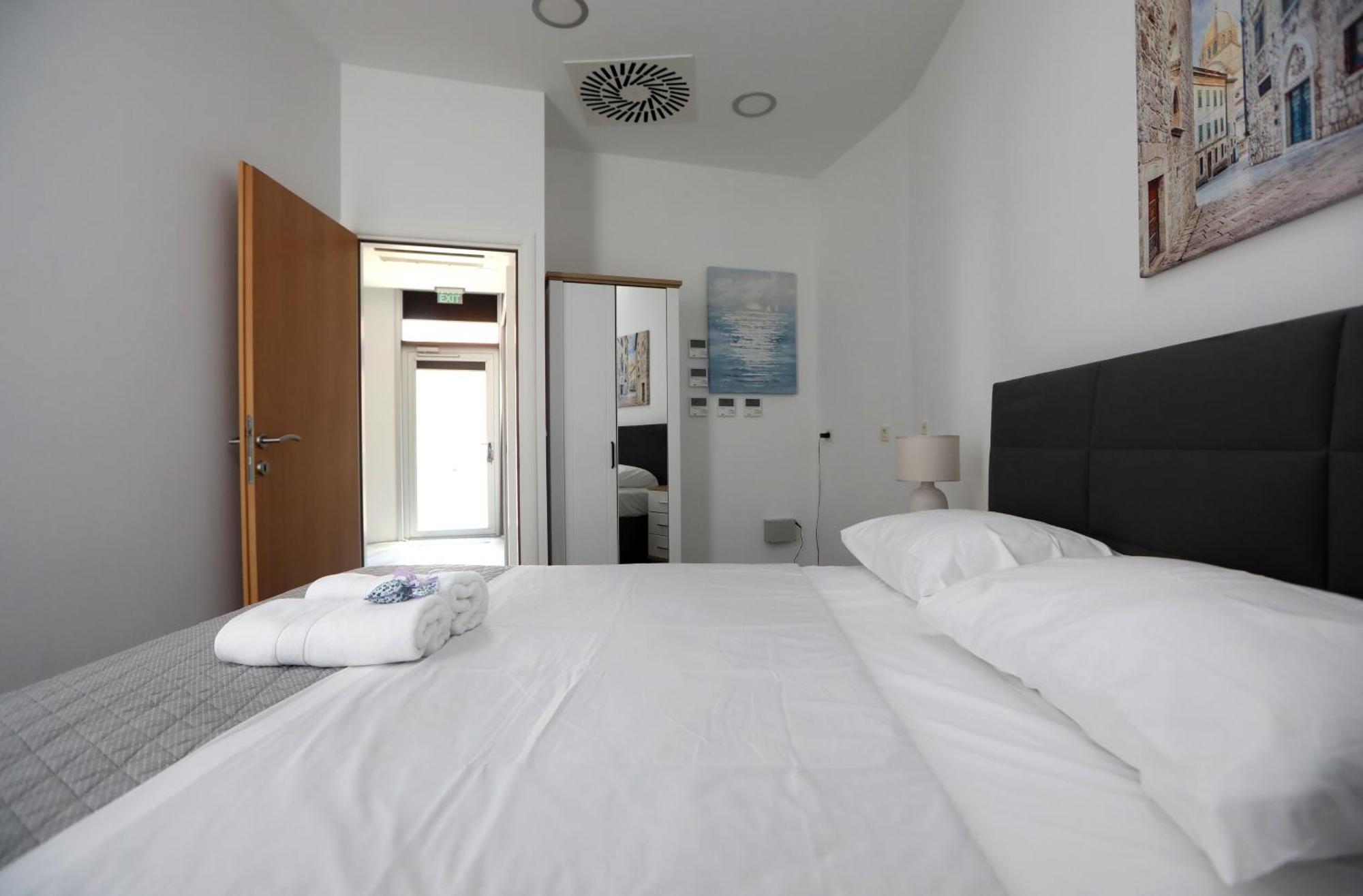 D R Apartments ชิเบนิก ภายนอก รูปภาพ